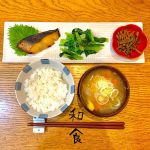 和食ごはん
<br>
たまにこうしていかにも「和食!」というご飯を作ります。食べるとすぅっと肩の力が抜けてホッとするような。
<br>
食べたいと思うものをゆっくりと準備する「楽、一品」。 和食ごはん