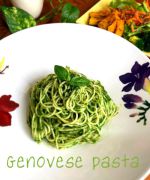 ジェノベーゼパスタ
<br>
バジル、松の実、オリーブオイル、粉チーズで作る、自家製バジルソース。市販のバジルソースを色々試したけれど、自家製がいちばん美味しい!楽、一品。 ジェノベーゼパスタ